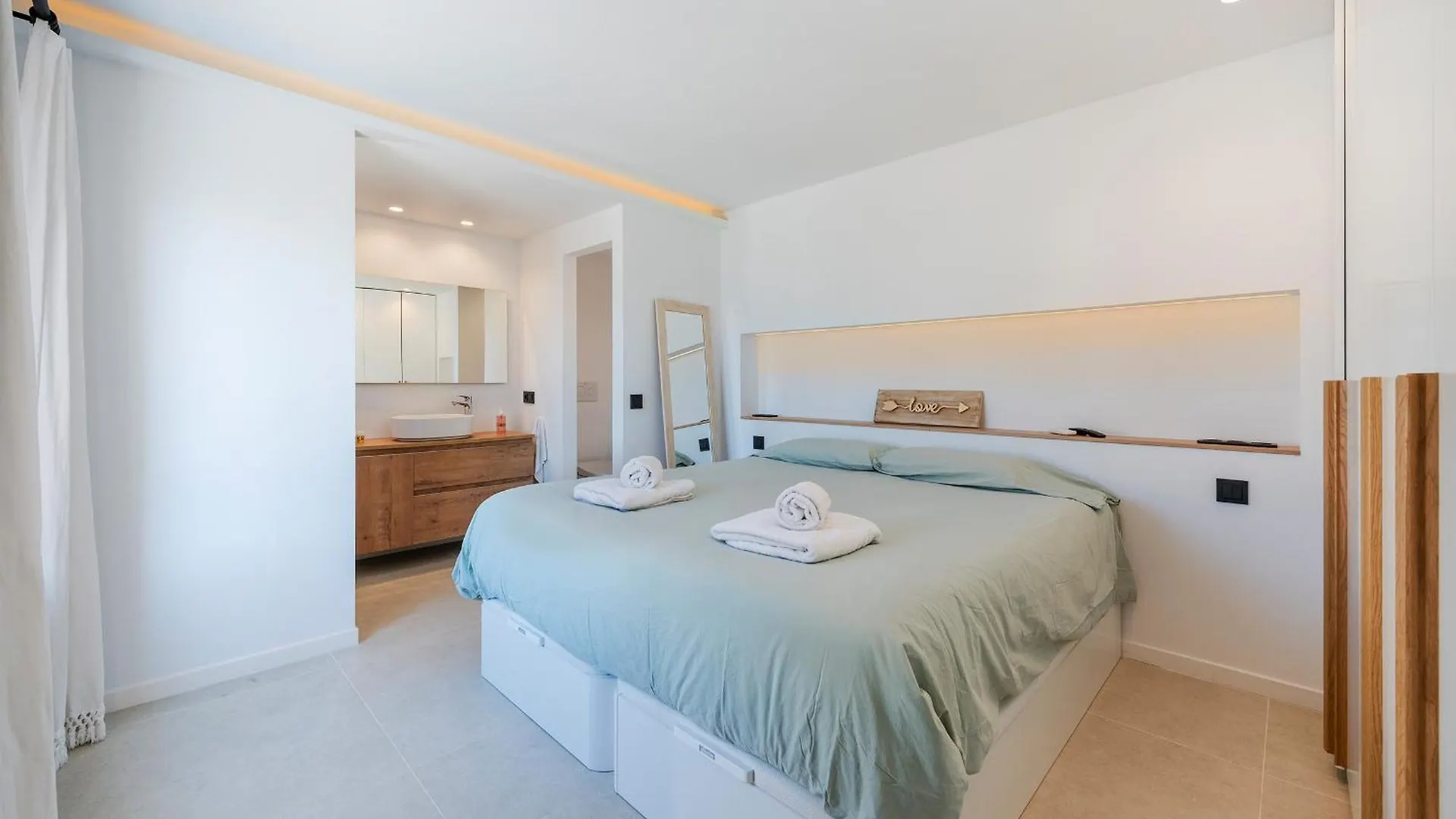 Villa Ana To Rent In Puerto Pollensa By Js Villas 0*, Port de Pollença