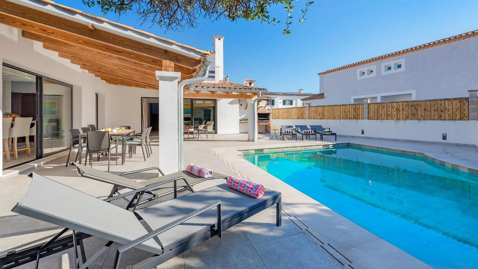 Villa Ana To Rent In Puerto Pollensa By Js Villas Port de Pollença